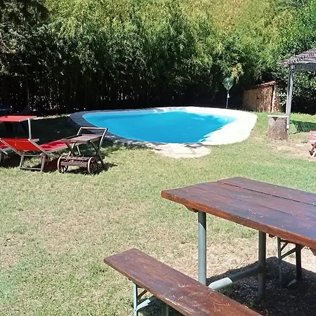 Con Piscina In Umbria フォリーニョ